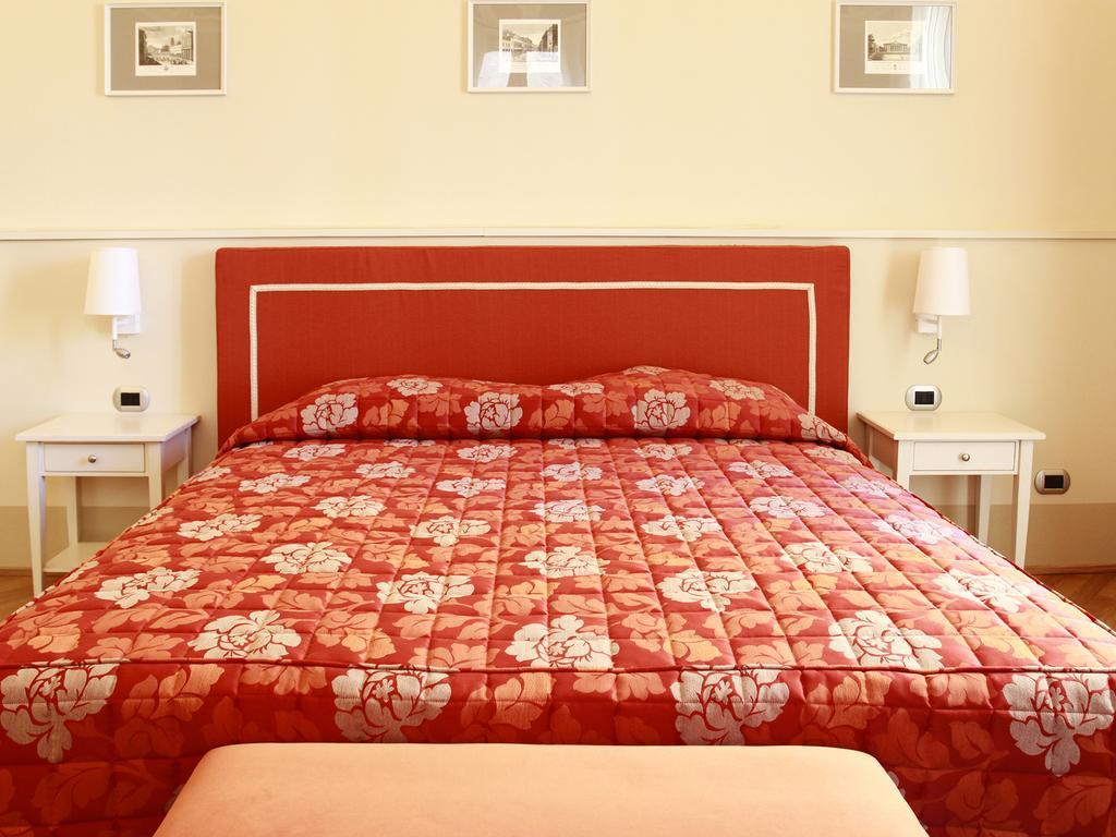 Casa Isolani Luxury Rooms Piazza Maggiore Bolonia Exterior foto
