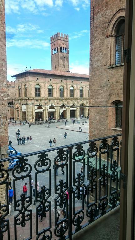 Casa Isolani Luxury Rooms Piazza Maggiore Bolonia Exterior foto