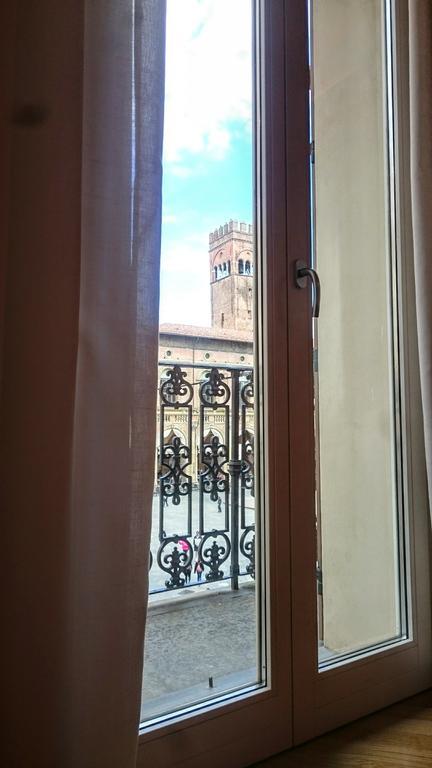 Casa Isolani Luxury Rooms Piazza Maggiore Bolonia Exterior foto