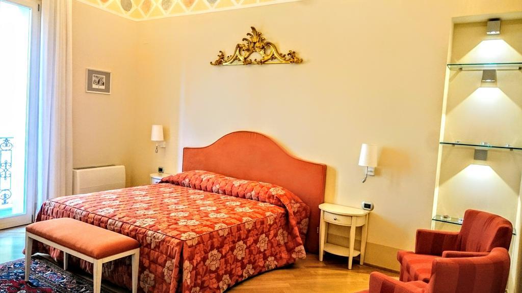 Casa Isolani Luxury Rooms Piazza Maggiore Bolonia Exterior foto