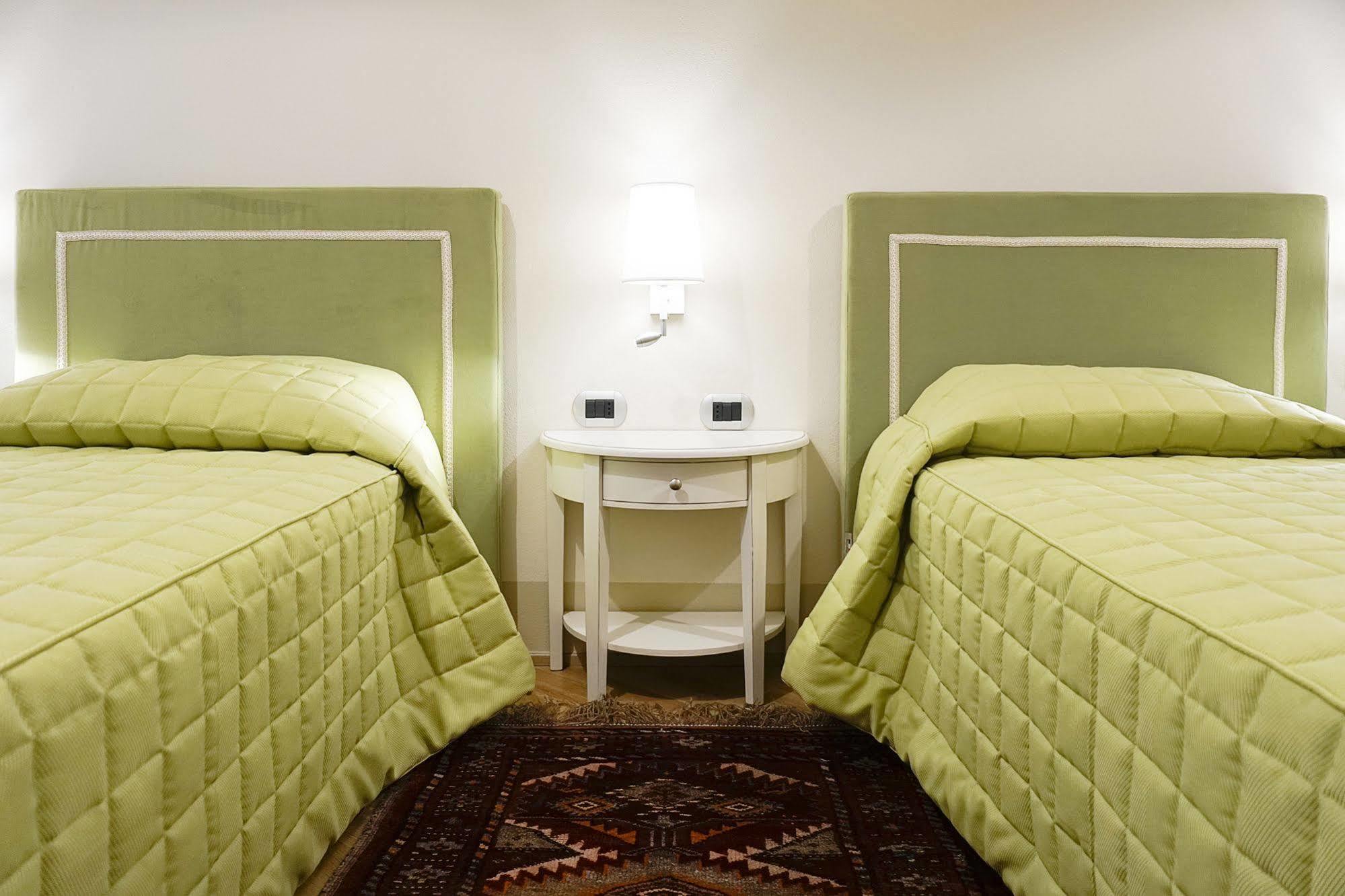Casa Isolani Luxury Rooms Piazza Maggiore Bolonia Exterior foto