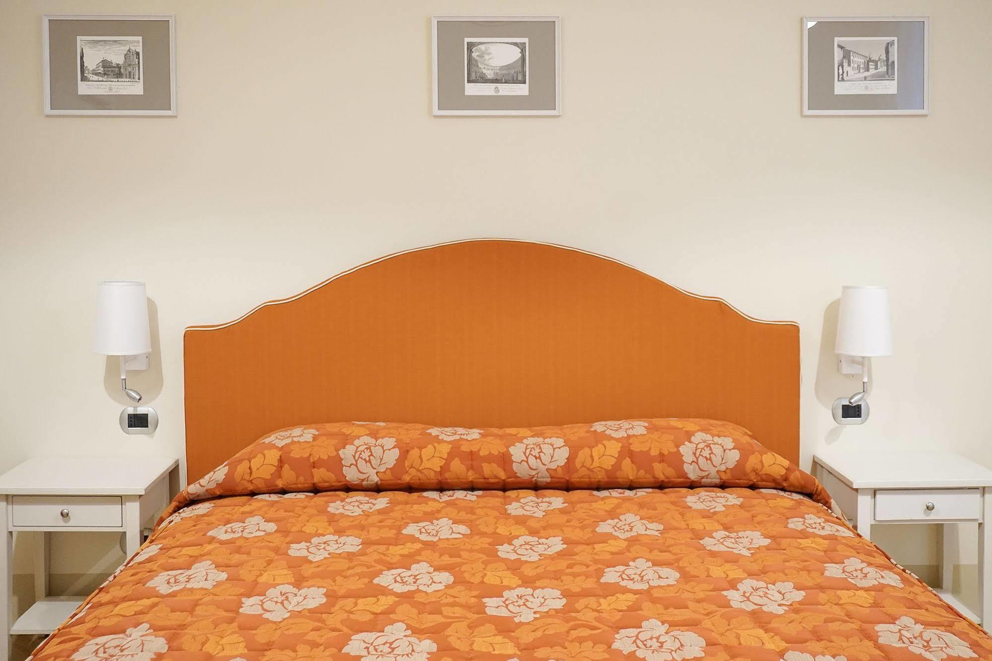 Casa Isolani Luxury Rooms Piazza Maggiore Bolonia Exterior foto