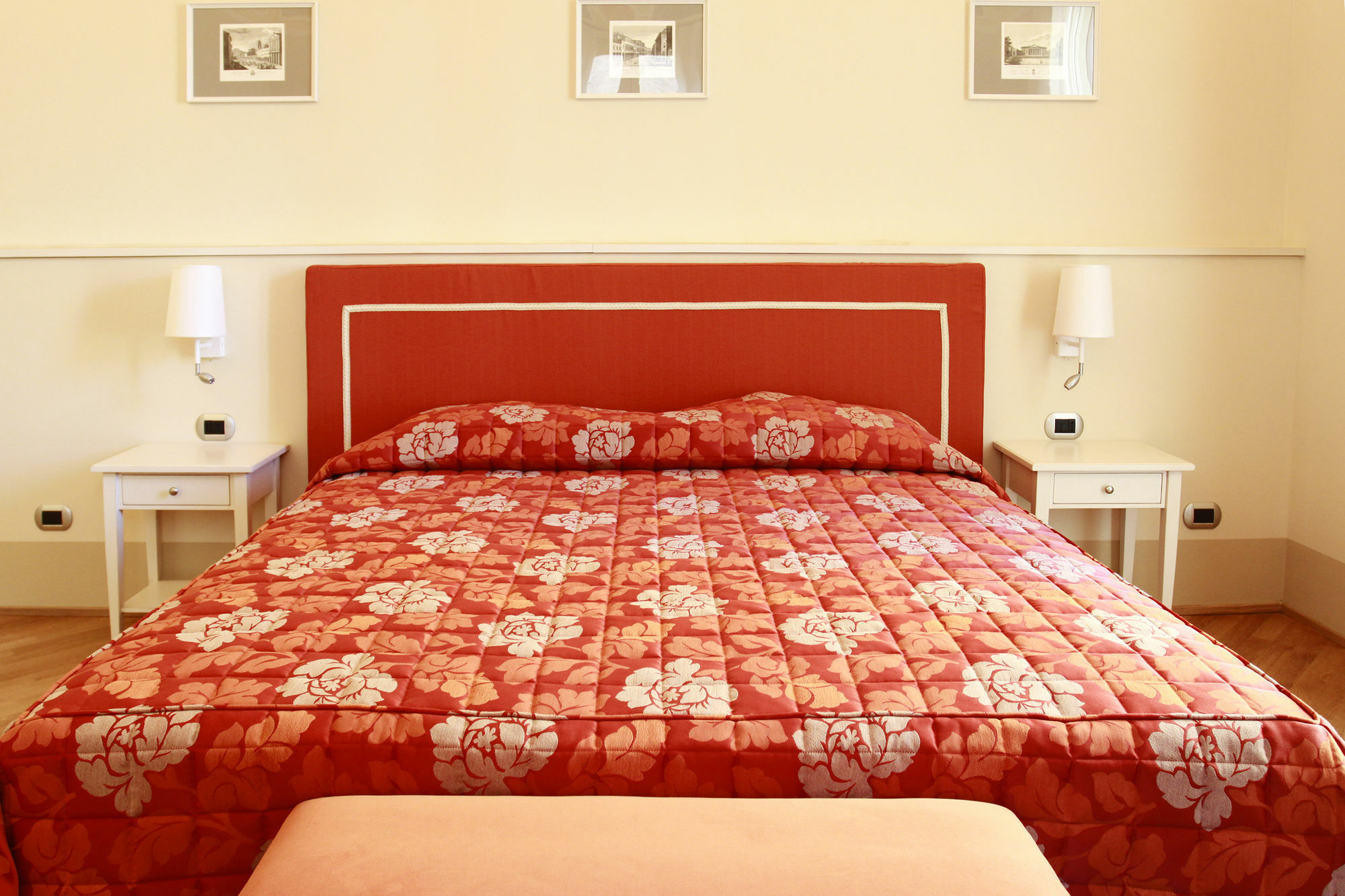 Casa Isolani Luxury Rooms Piazza Maggiore Bolonia Exterior foto